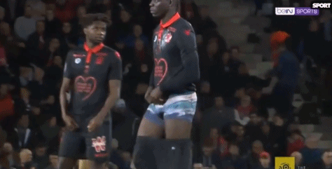 英媒：伯恩茅斯有意冬窗引进阿克，水晶宫同样关注这名荷兰国脚（英媒：伯恩茅斯计划冬窗求购阿克，水晶宫也在关注这名荷兰国脚）