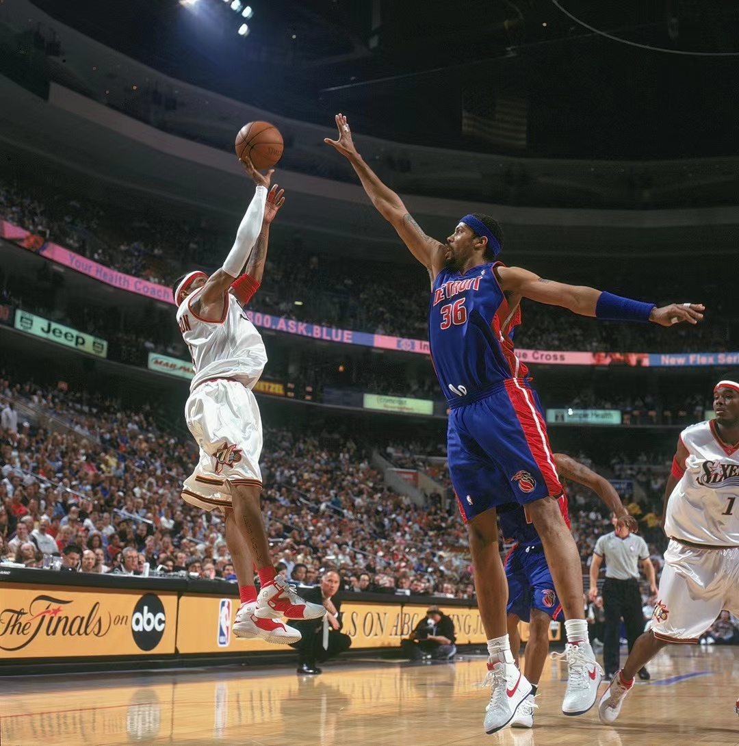 米体：法国电视台取消转播年轻人vs里尔，因前者胸前广告违规（米体：法国电视台因胸前广告违规，叫停年轻人对阵里尔的转播）