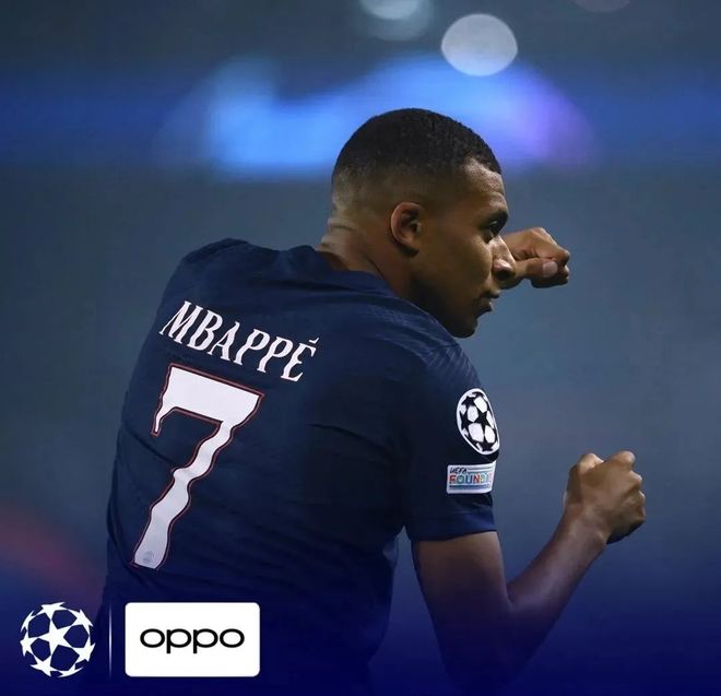 詹姆斯高空接力扣篮，点燃全场（詹姆斯空接重扣，全场沸腾）