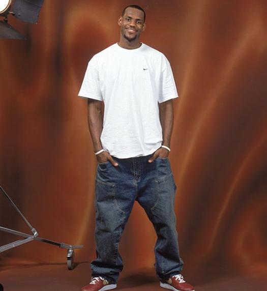 阿里纳斯： KD两个冠军是抱团来的，库里才是实打实的四个总冠军！（阿里纳斯：杜兰特两冠靠抱团，库里四冠货真价实）