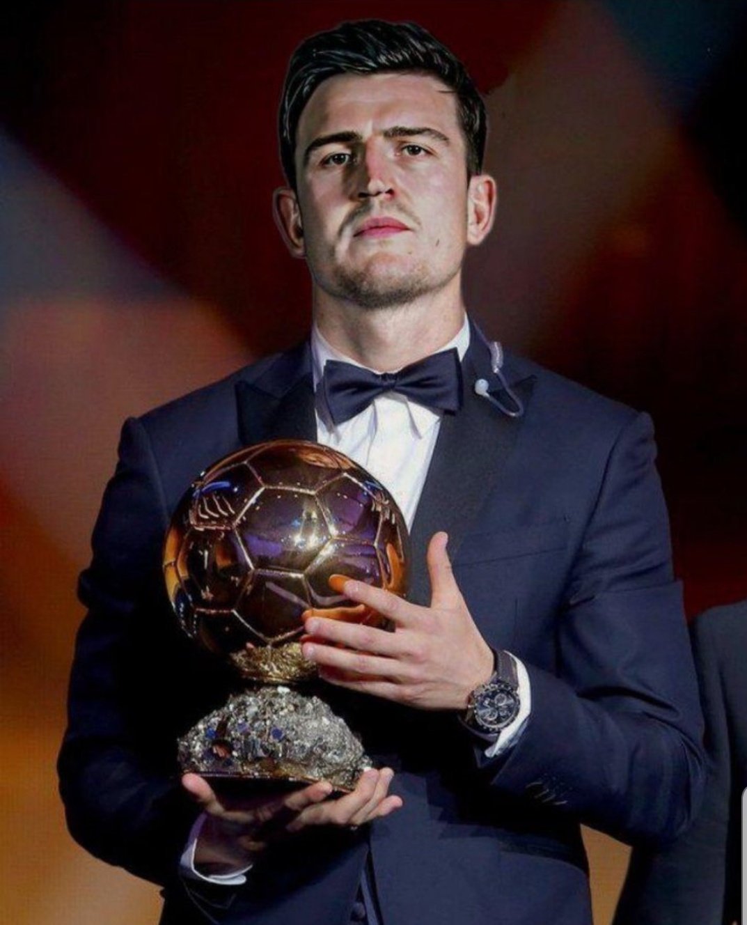 太阳报：森林后卫埃纳在养伤期间和其他球员的女友谈恋爱